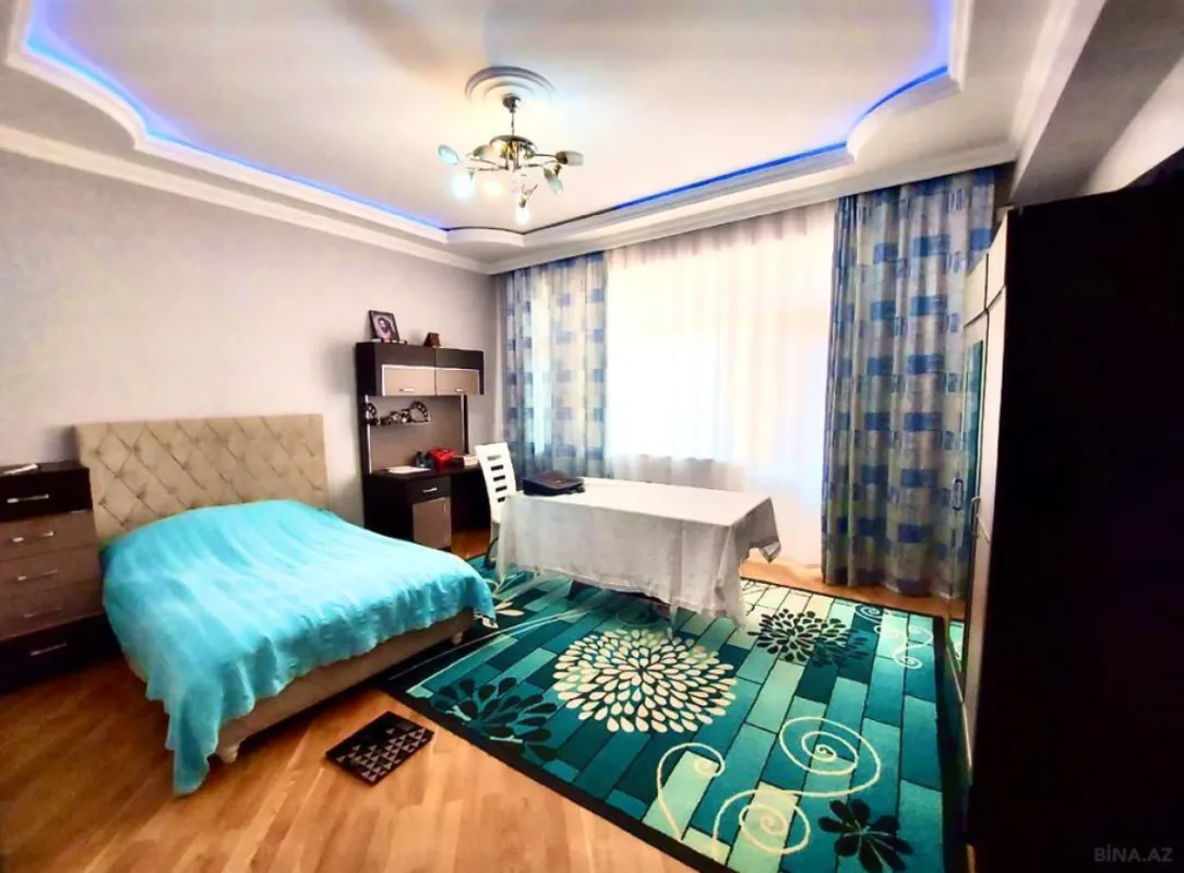 Satılır 4 otaqlı mənzil 150 m²