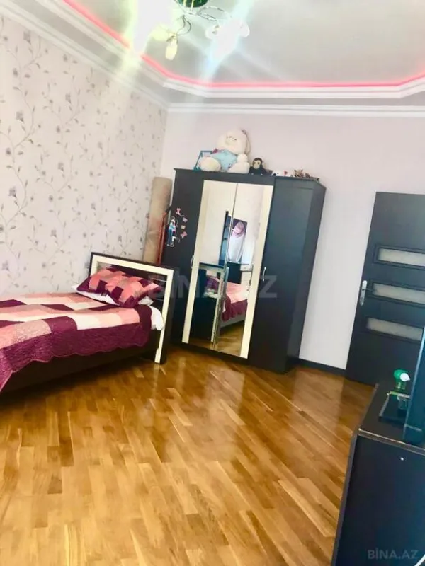 Satılır 4 otaqlı mənzil 150 m²