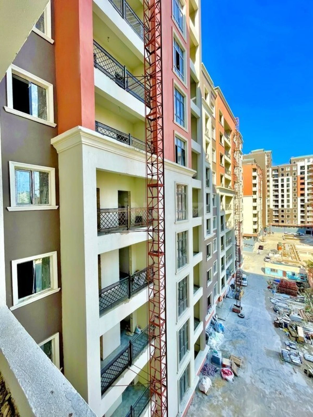 Satılır 2 otaqlı mənzil 57 m²