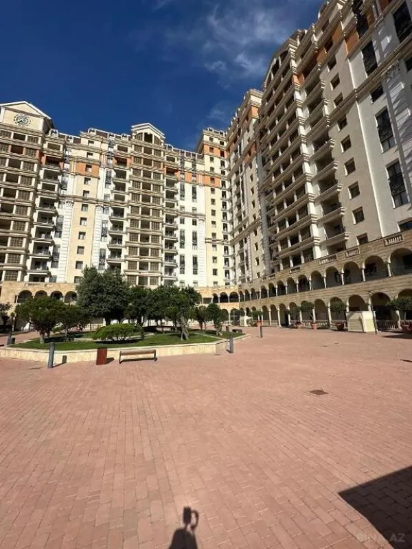 Satılır 3 otaqlı mənzil 175 m²