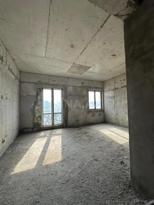 Satılır 3 otaqlı mənzil 175 m²