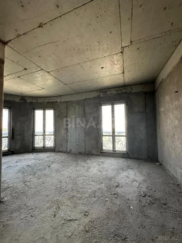 Satılır 3 otaqlı mənzil 175 m²
