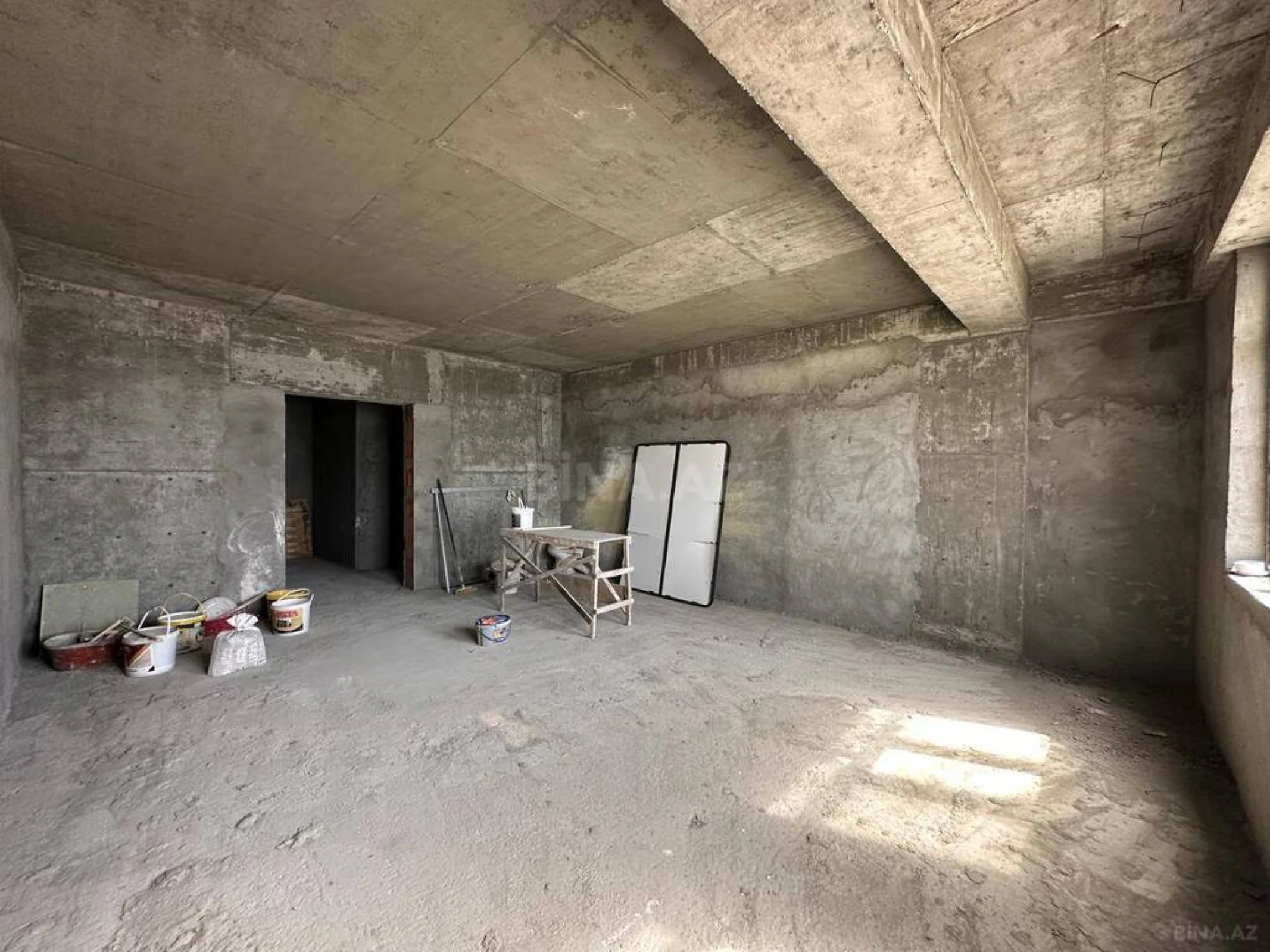 Satılır 3 otaqlı mənzil 135 m²