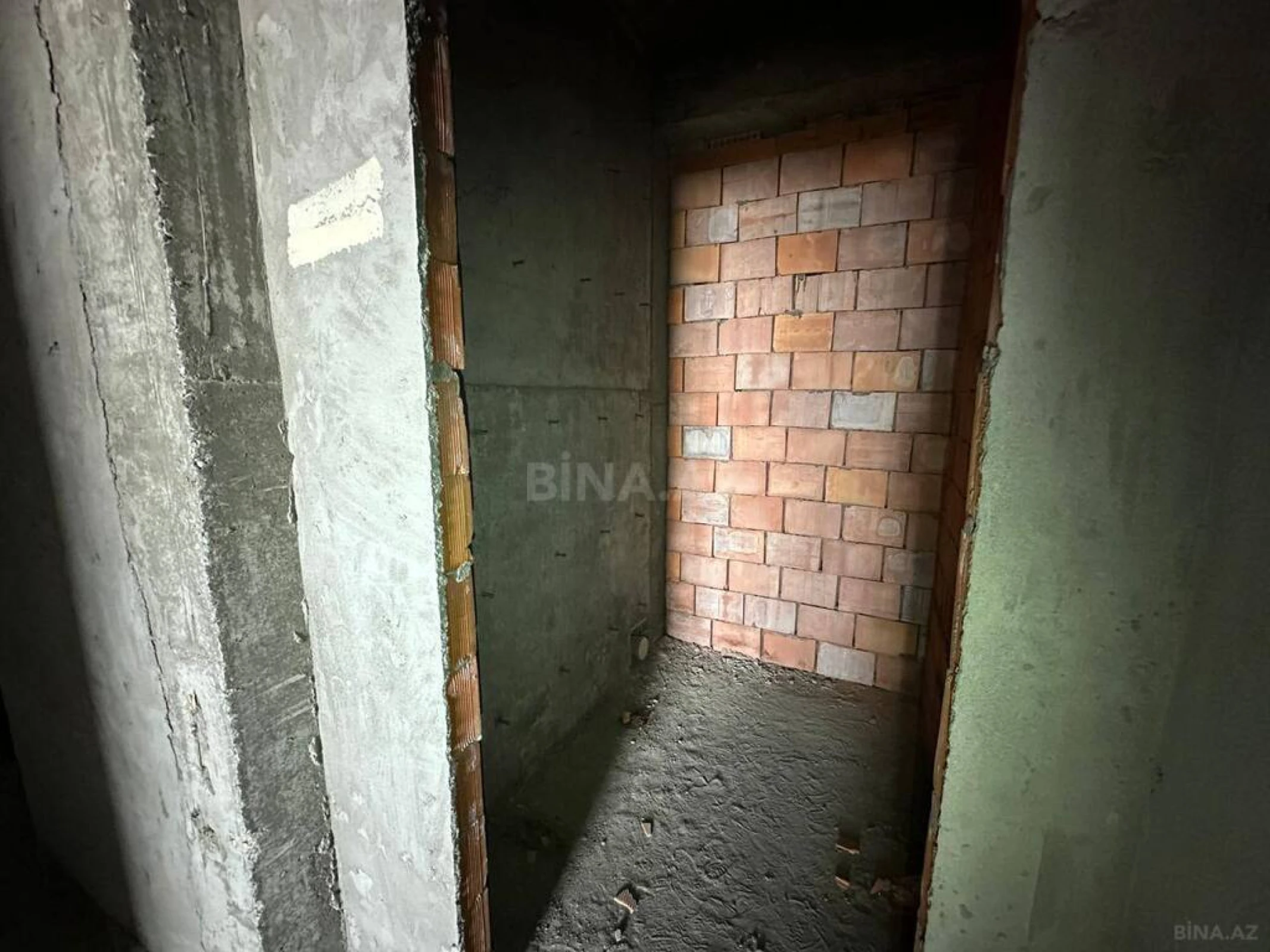 Satılır 3 otaqlı mənzil 135 m²