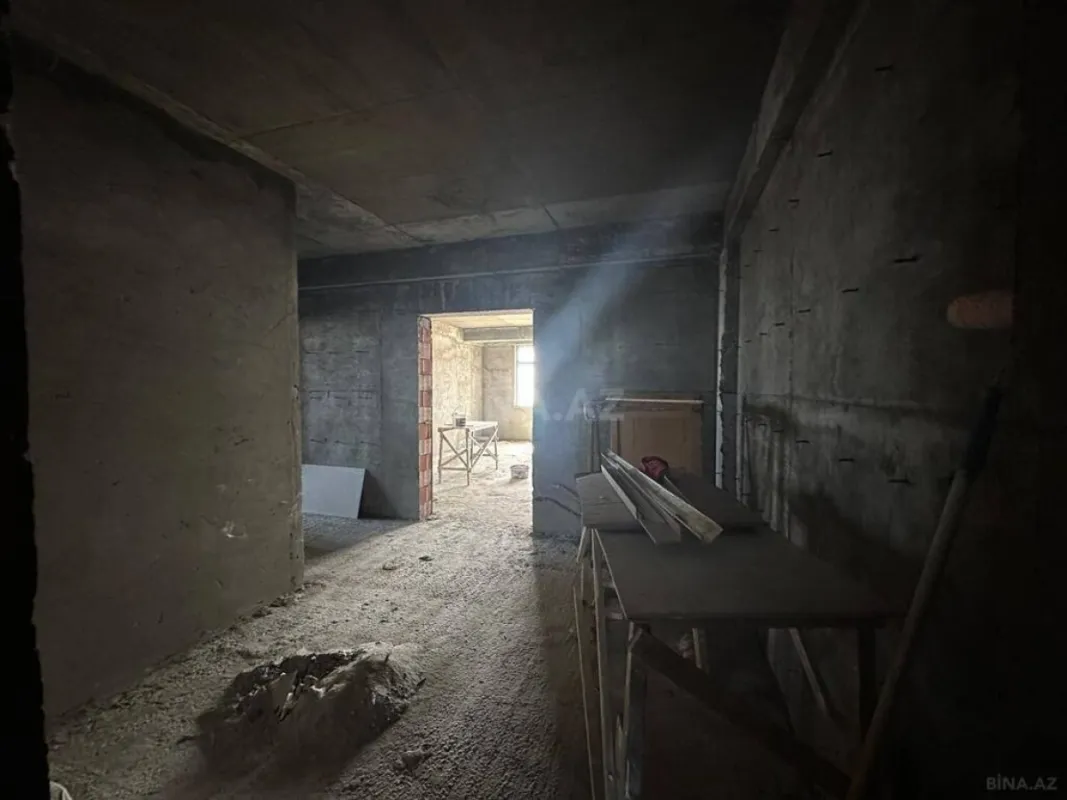 Satılır 3 otaqlı mənzil 135 m²