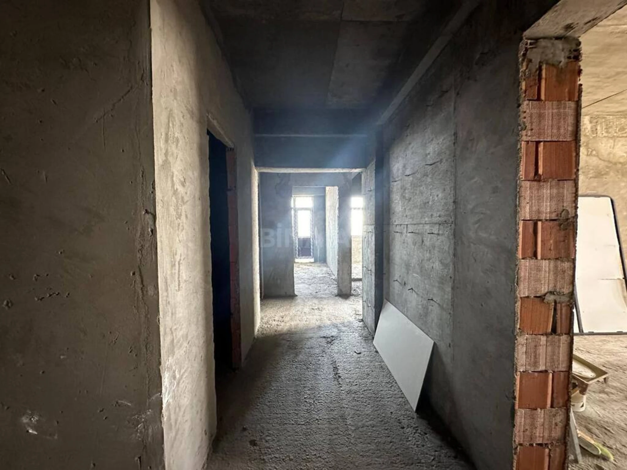 Satılır 3 otaqlı mənzil 135 m²