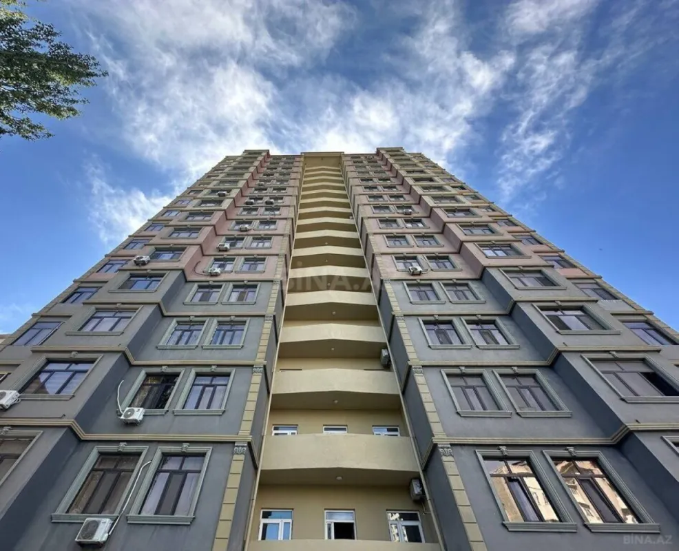Satılır 3 otaqlı mənzil 135 m²