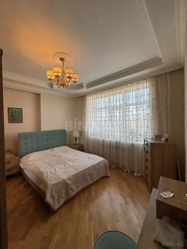 Satılır 3 otaqlı mənzil 117 m²