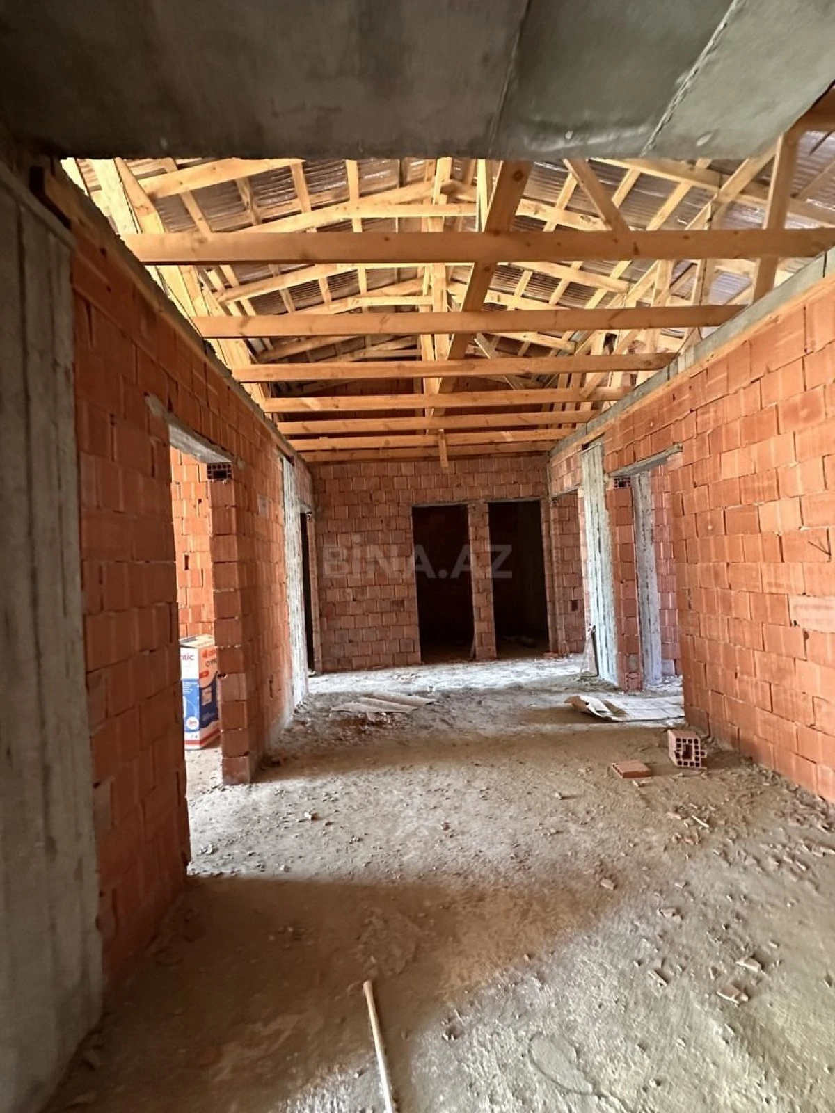 Satılır 2 otaqlı mənzil 83 m²