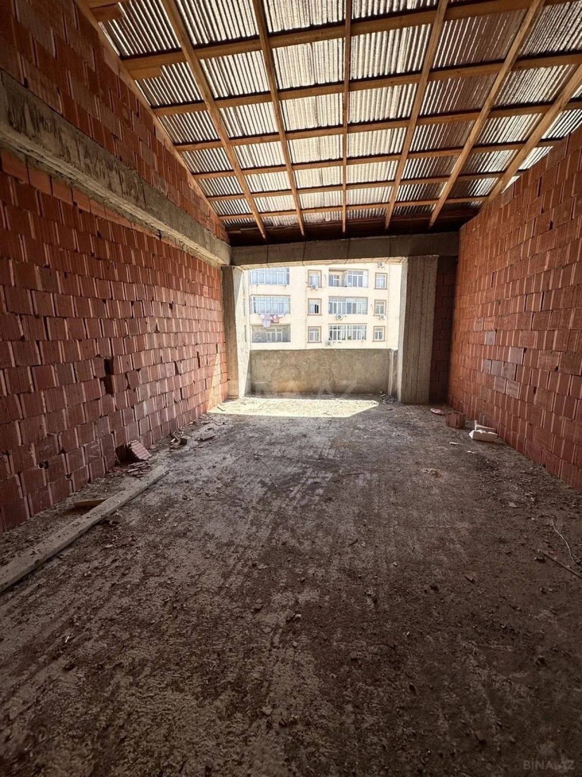 Satılır 2 otaqlı mənzil 83 m²