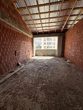 Satılır 2 otaqlı mənzil 83 m²