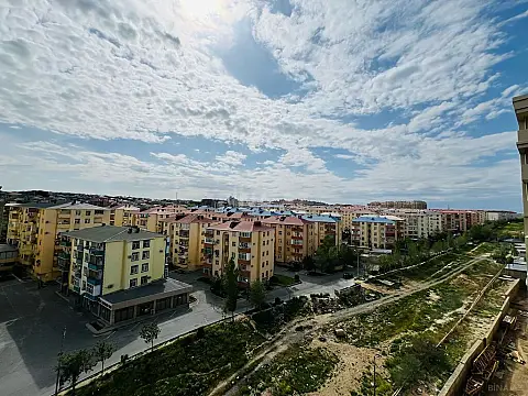 Satılır 2 otaqlı mənzil 83 m²