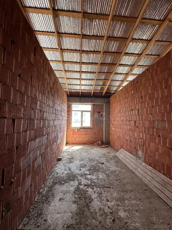 Satılır 2 otaqlı mənzil 83 m²