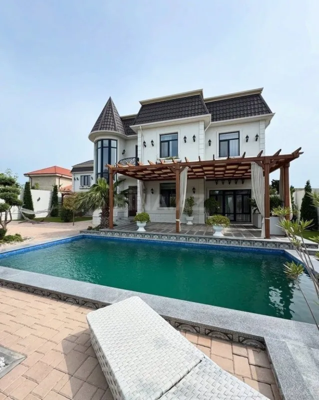 Kirayə verilir 5 otaqlı həyət evi 300 m²