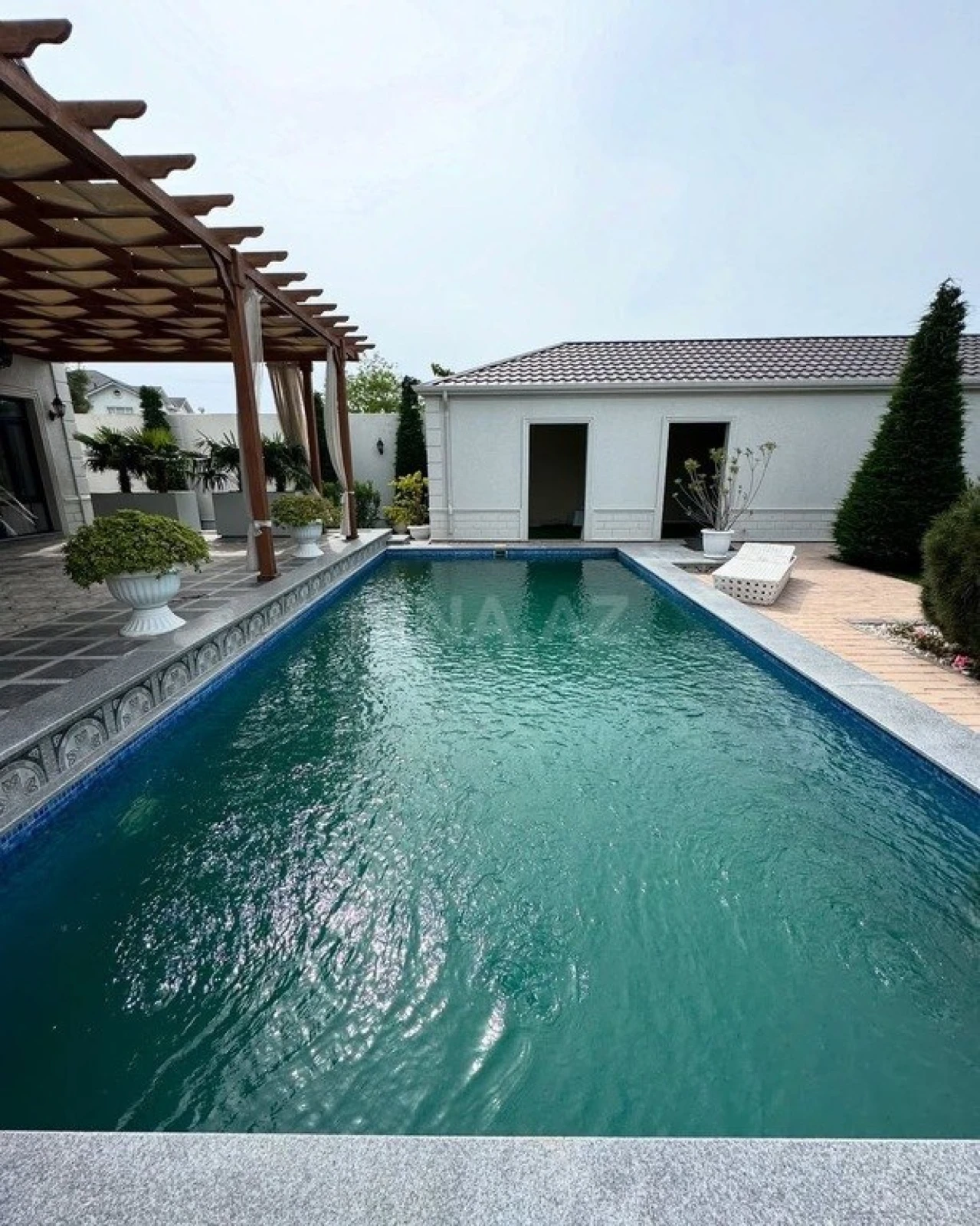 Kirayə verilir 5 otaqlı həyət evi 300 m²