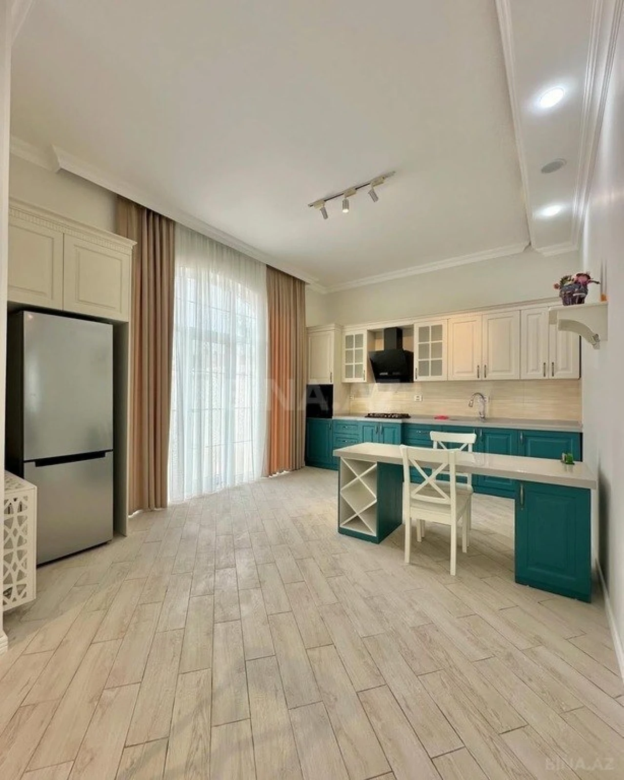 Kirayə verilir 4 otaqlı həyət evi 250 m²