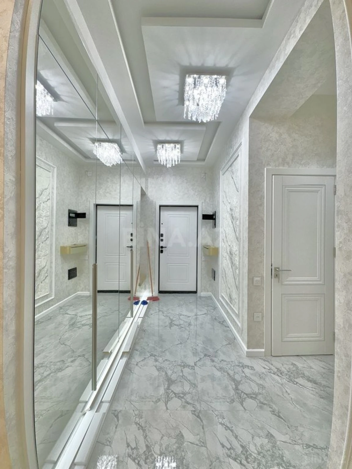 Satılır 3 otaqlı mənzil 120 m²