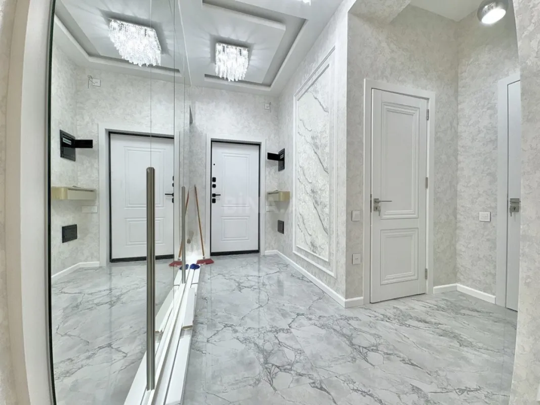 Satılır 3 otaqlı mənzil 120 m²