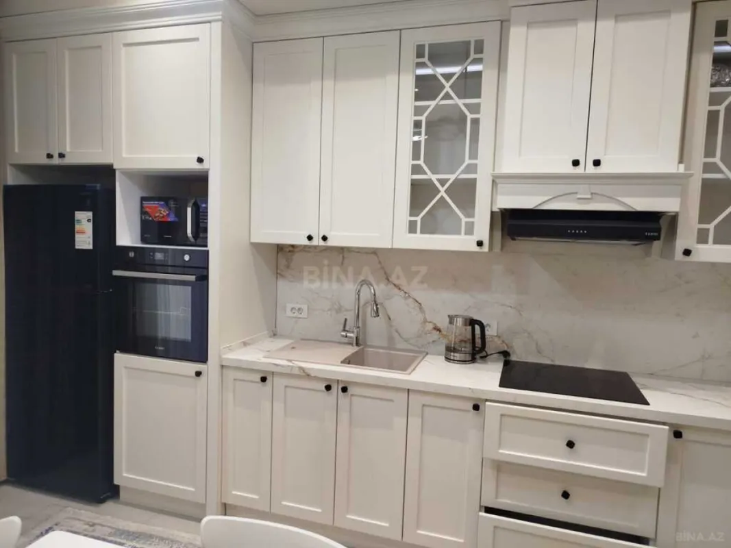 Kirayə verilir 3 otaqlı mənzil 139 m²