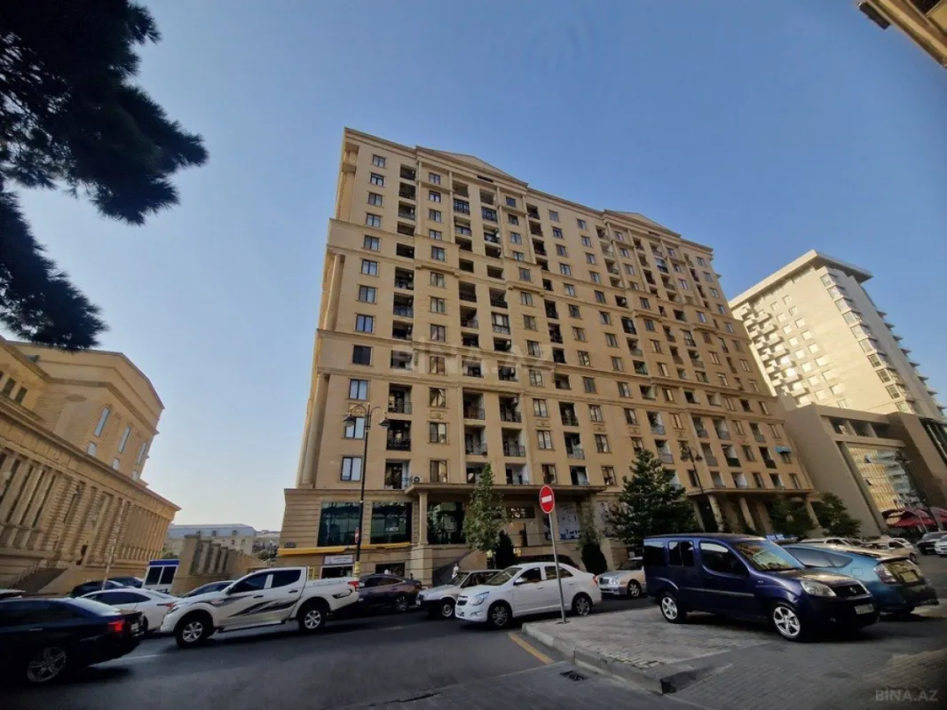 Satılır 3 otaqlı mənzil 155 m²