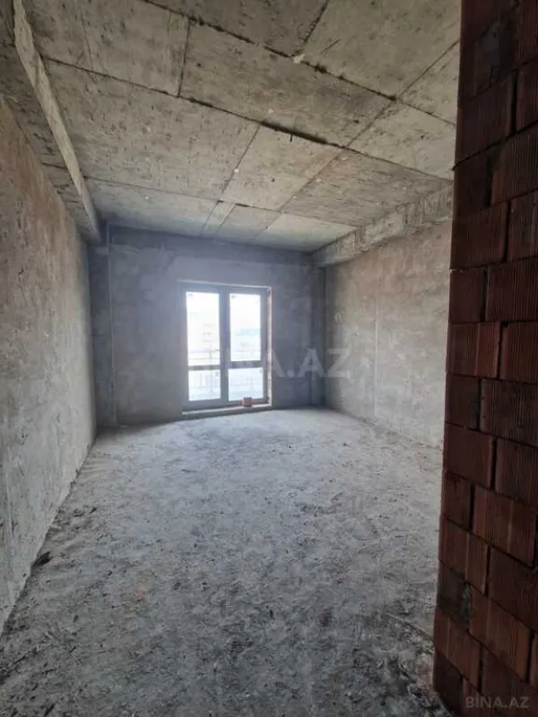 Satılır 5 otaqlı mənzil 195 m²