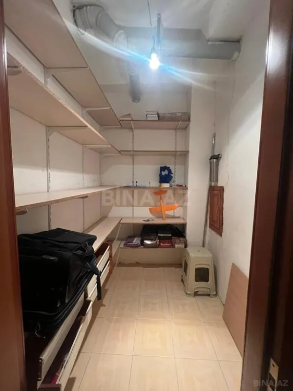 Satılır 4 otaqlı mənzil 240 m²
