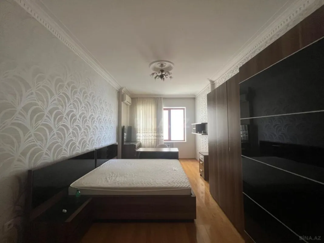 Satılır 4 otaqlı mənzil 240 m²