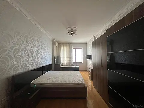 Satılır 4 otaqlı mənzil 240 m²