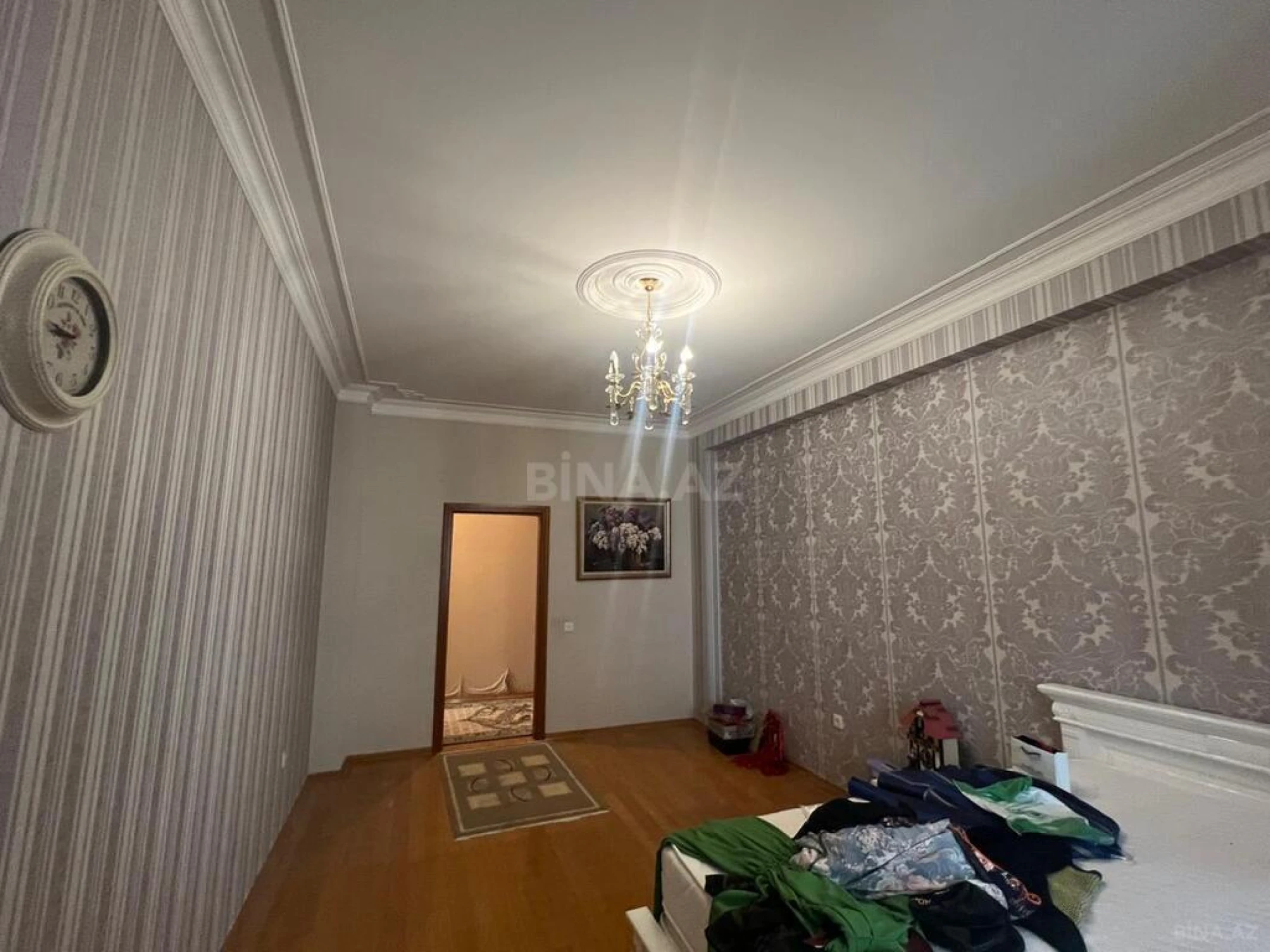 Satılır 4 otaqlı mənzil 240 m²