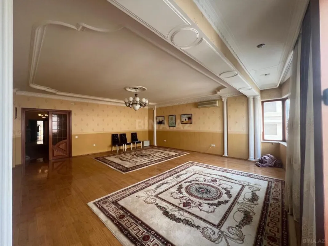 Satılır 4 otaqlı mənzil 240 m²