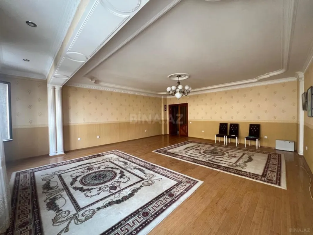 Satılır 4 otaqlı mənzil 240 m²