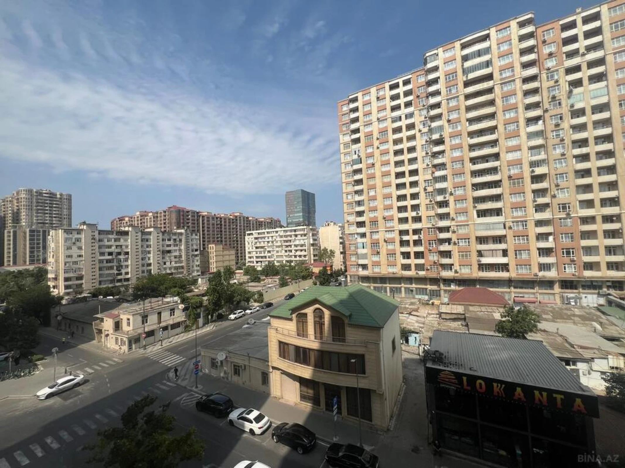 Satılır 4 otaqlı mənzil 240 m²