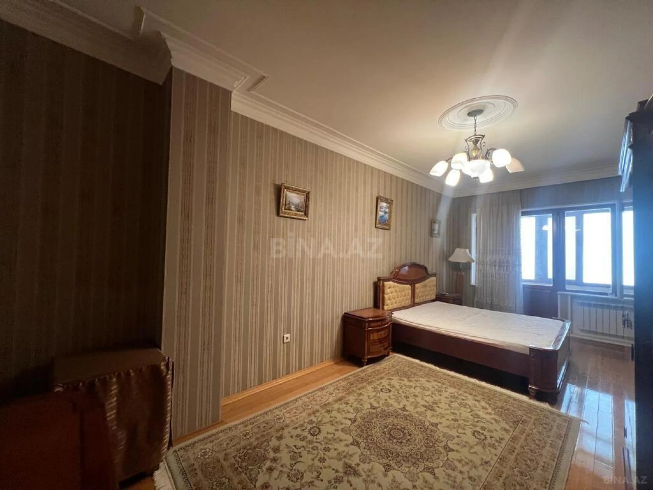 Satılır 4 otaqlı mənzil 240 m²