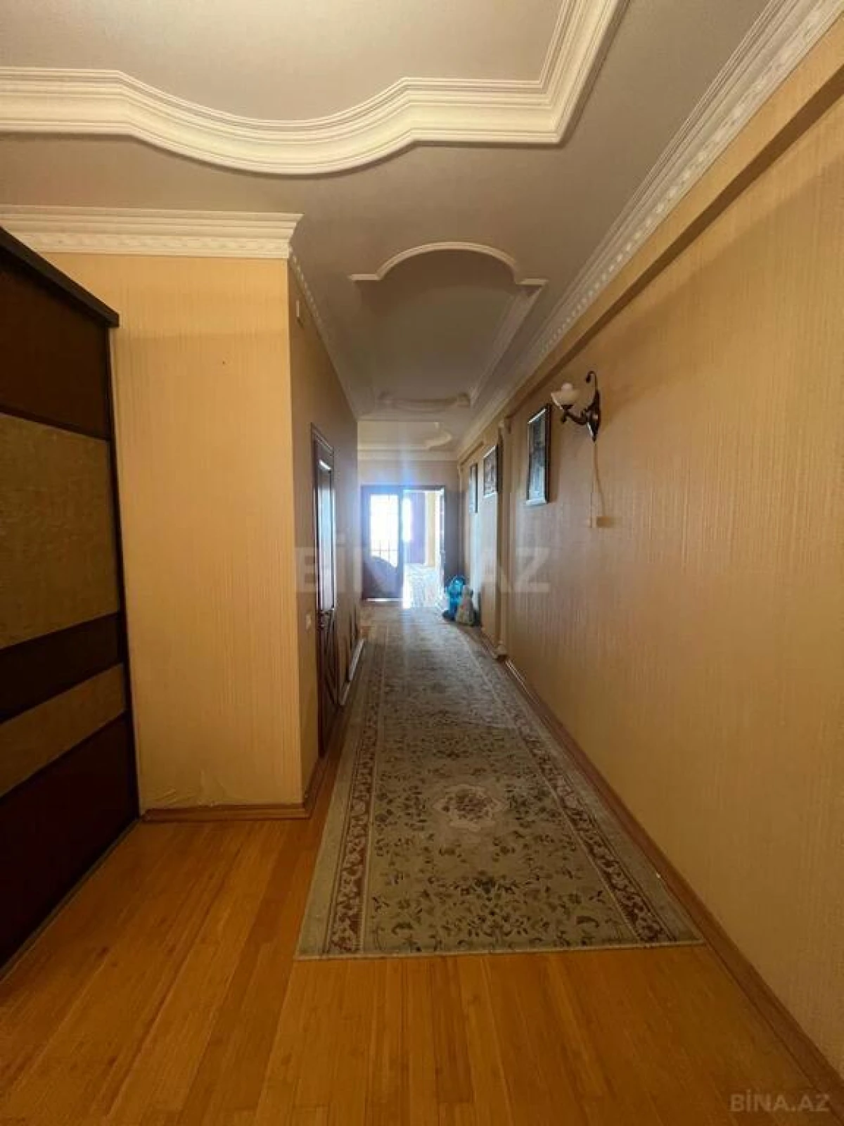 Satılır 4 otaqlı mənzil 240 m²
