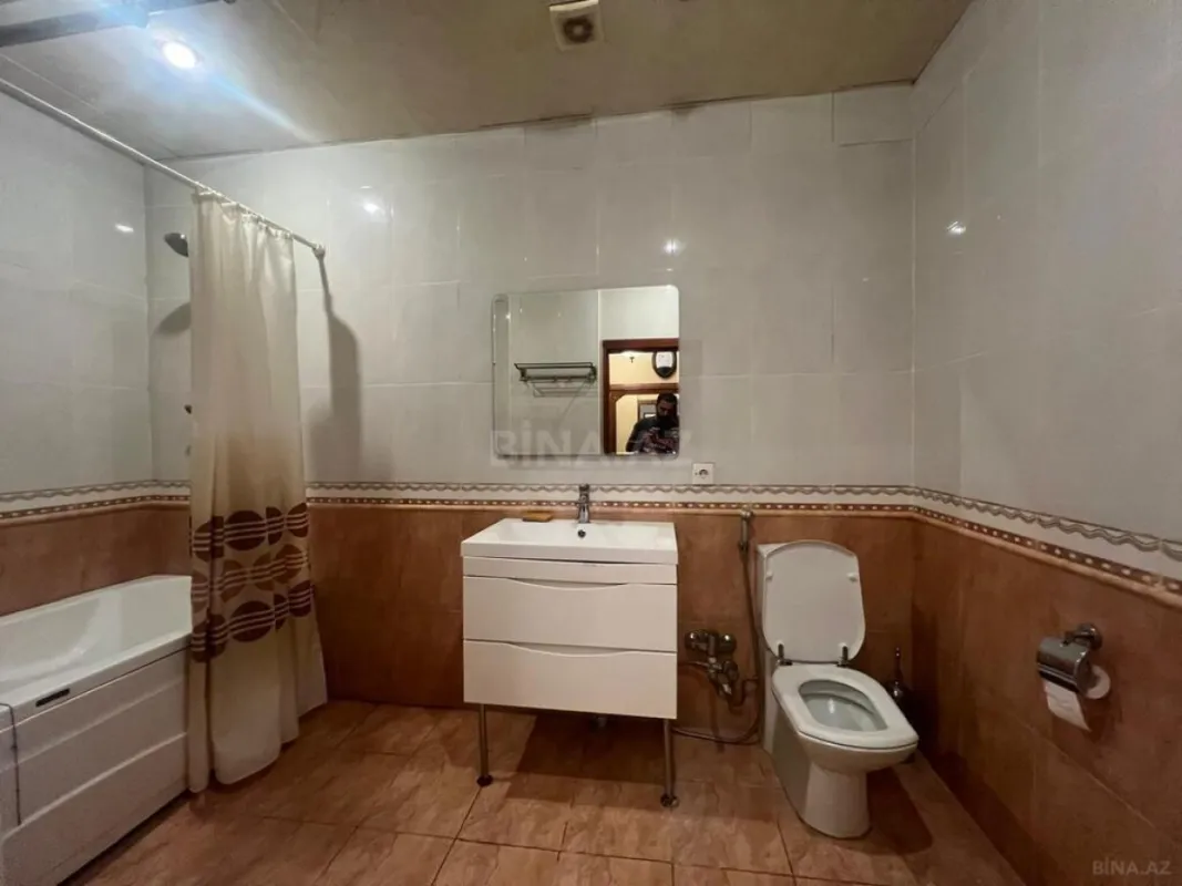 Satılır 4 otaqlı mənzil 240 m²