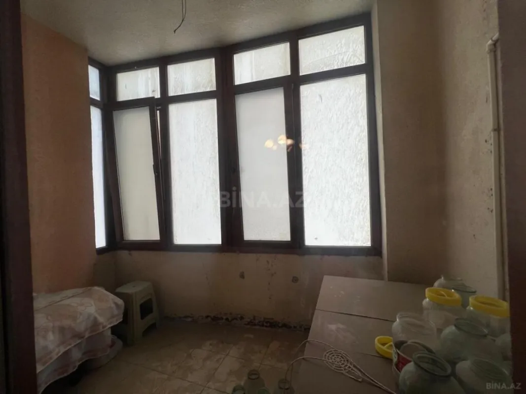Satılır 4 otaqlı mənzil 240 m²