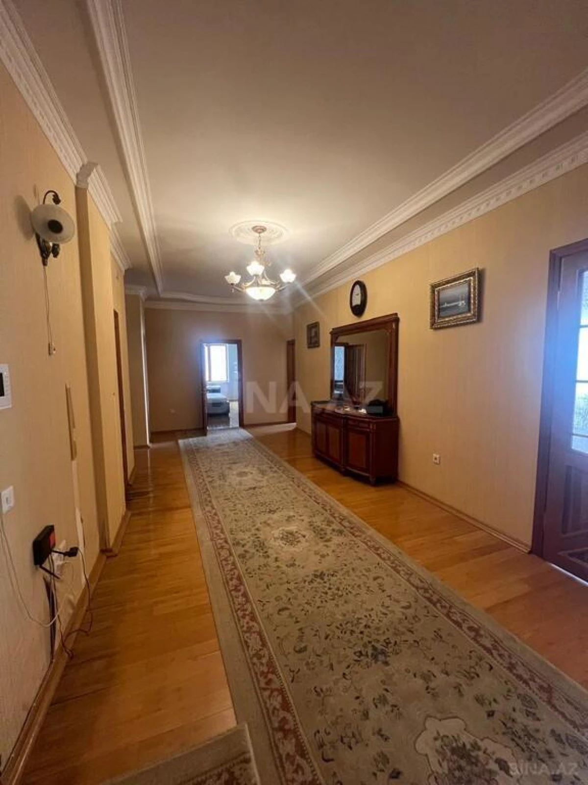 Satılır 4 otaqlı mənzil 240 m²