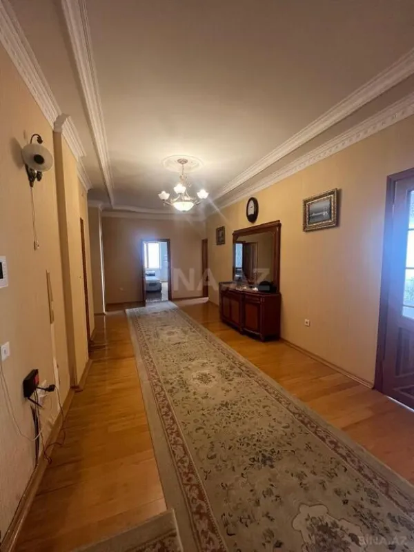 Satılır 4 otaqlı mənzil 240 m²