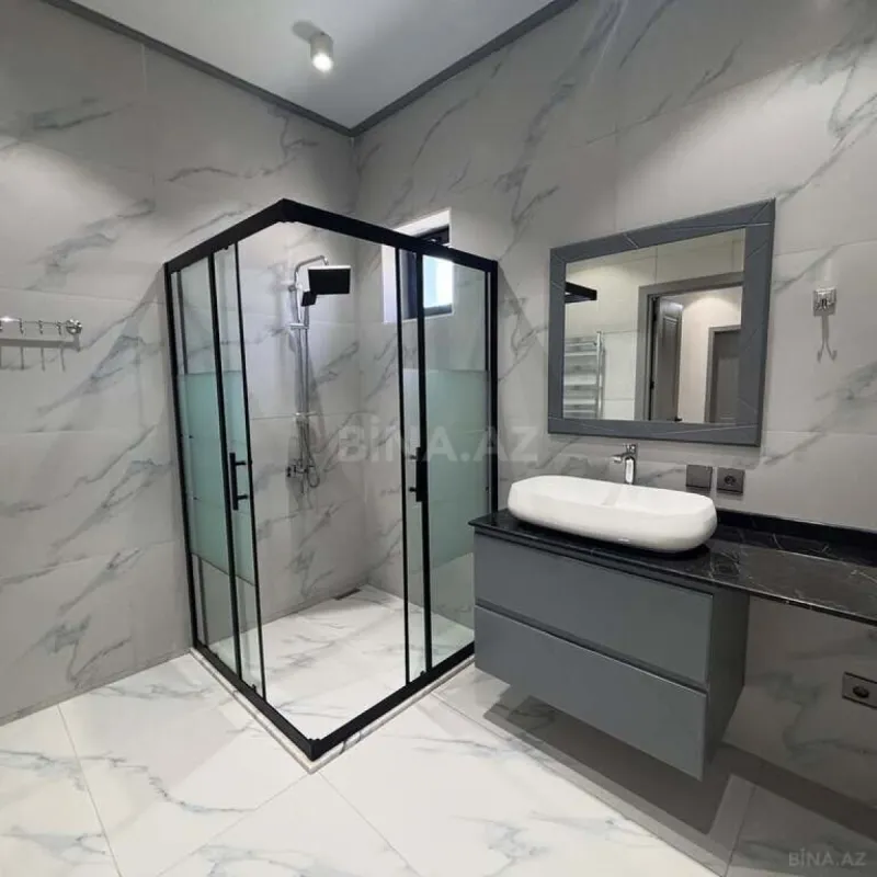 Satılır 7 otaqlı həyət evi 350 m²