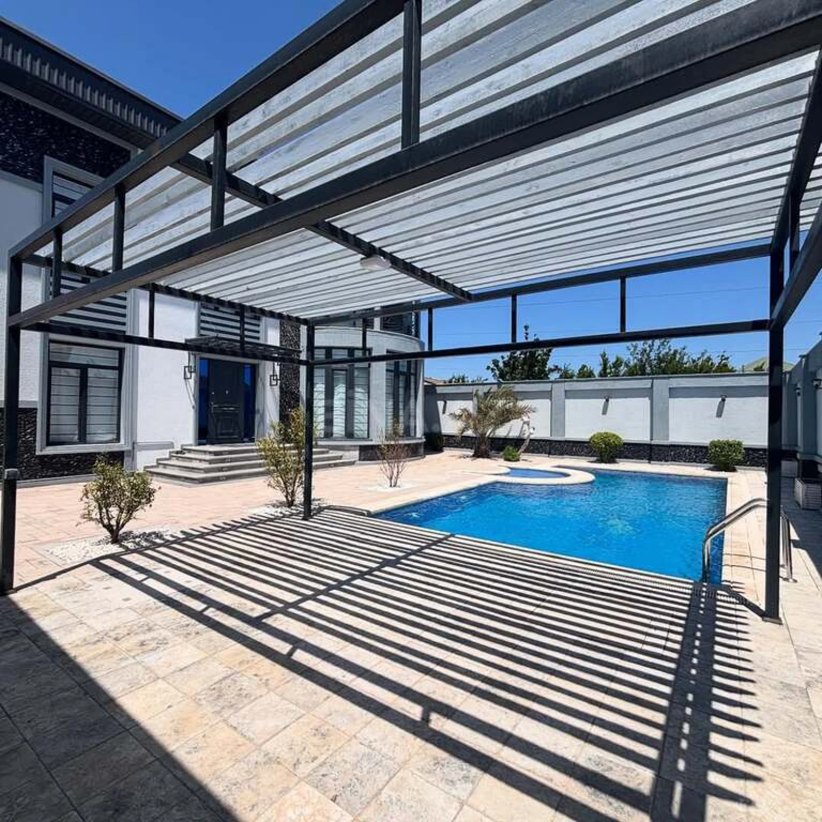 Satılır 7 otaqlı həyət evi 350 m²