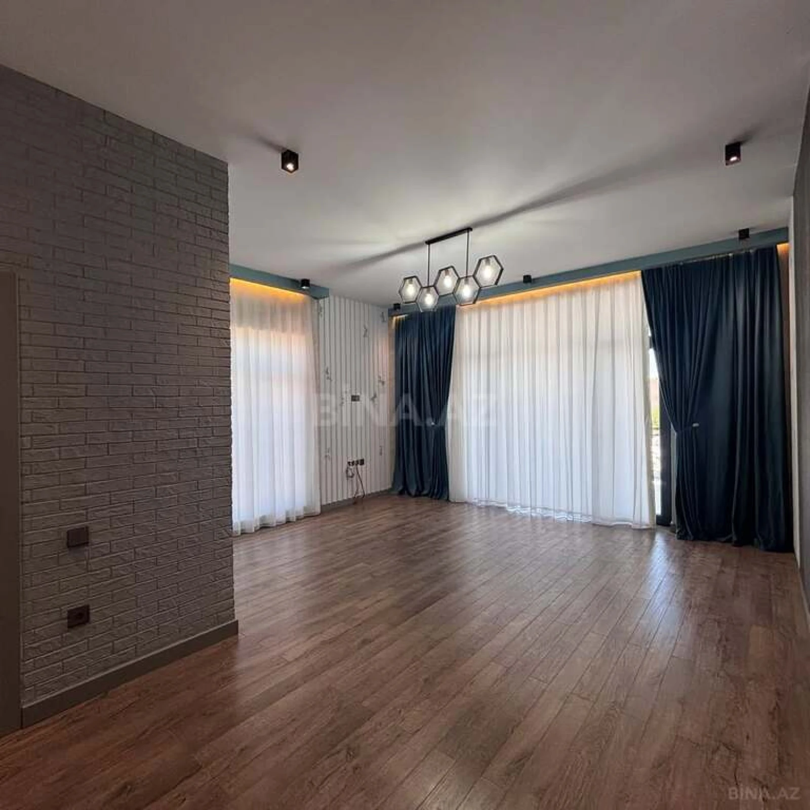 Satılır 7 otaqlı həyət evi 350 m²