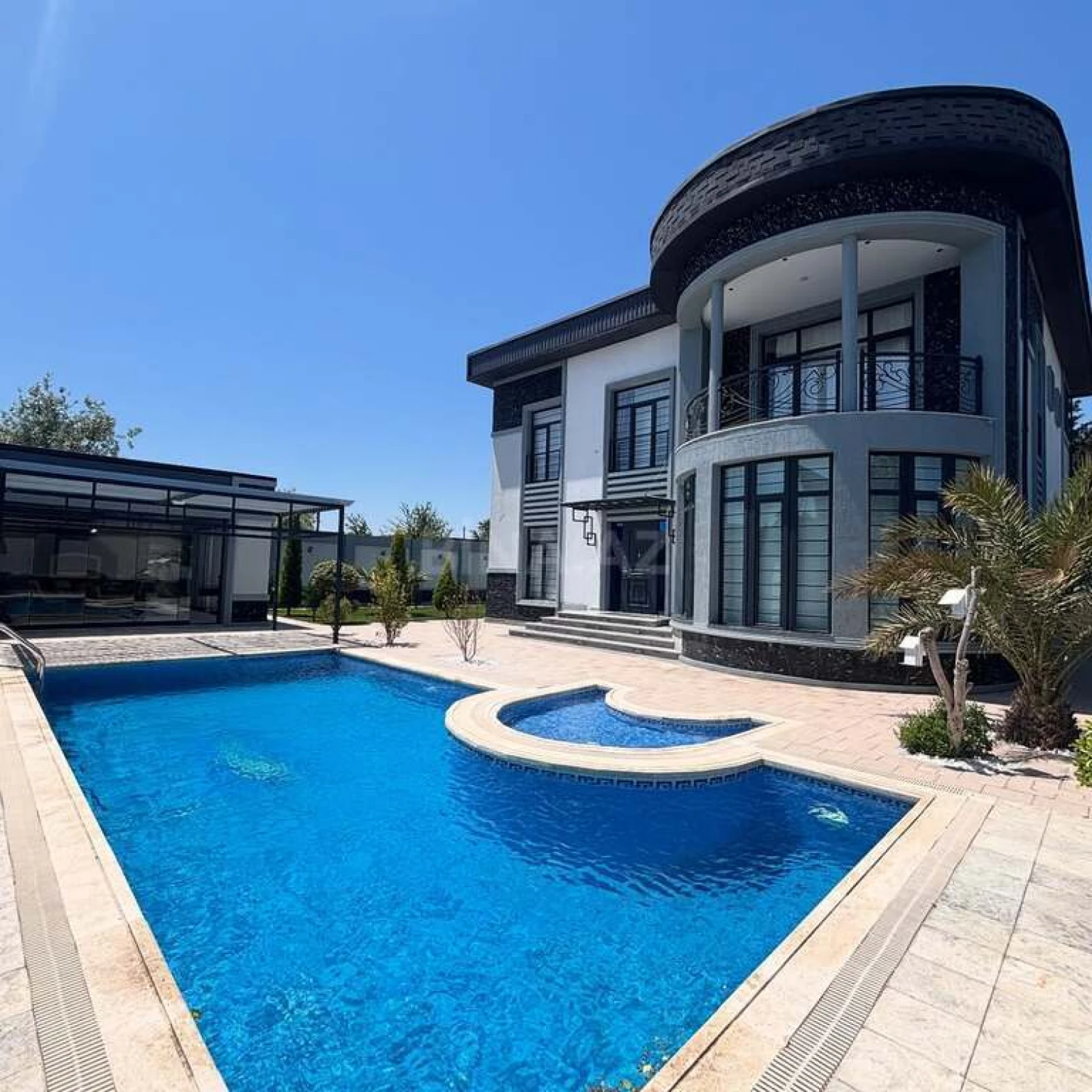 Satılır 7 otaqlı həyət evi 350 m²