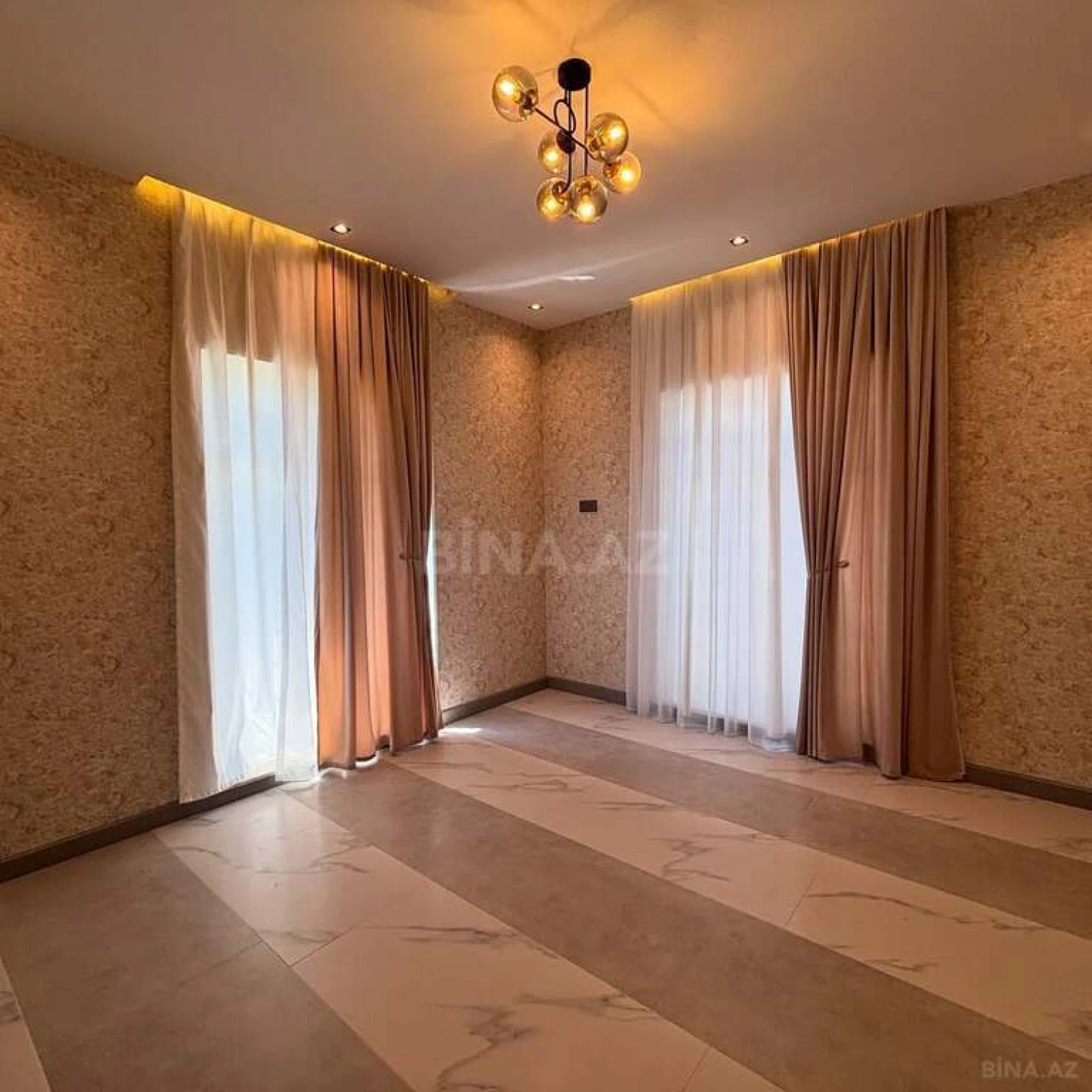 Satılır 7 otaqlı həyət evi 350 m²