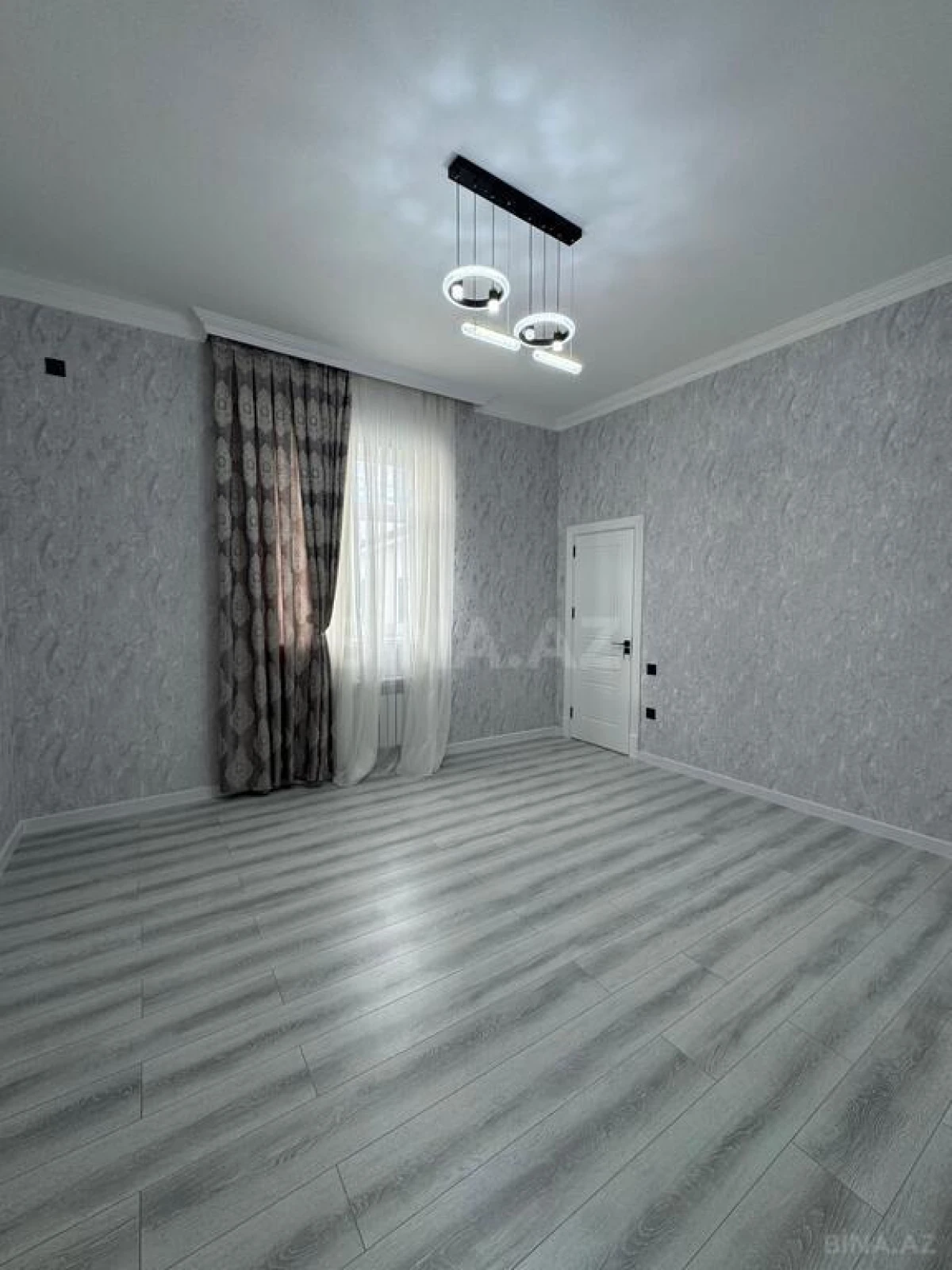 Satılır 4 otaqlı həyət evi 180 m²