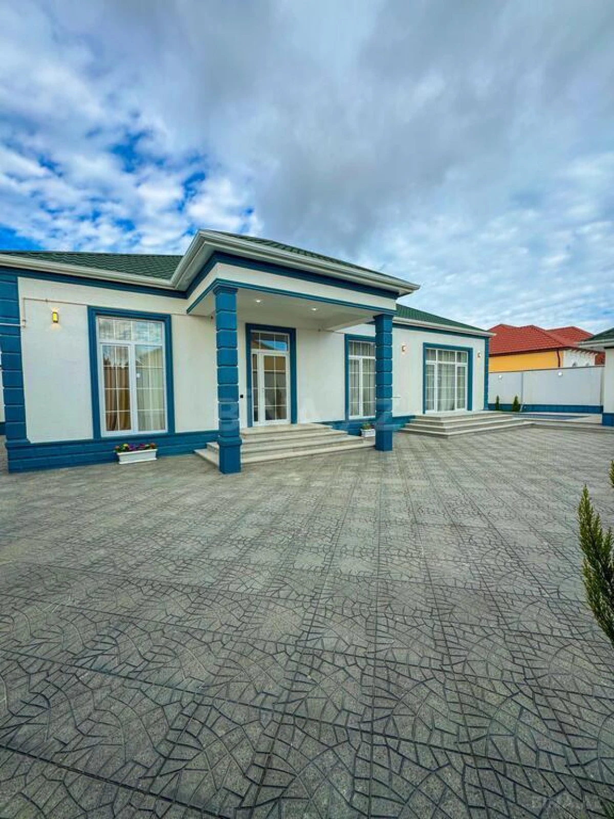 Satılır 4 otaqlı həyət evi 180 m²