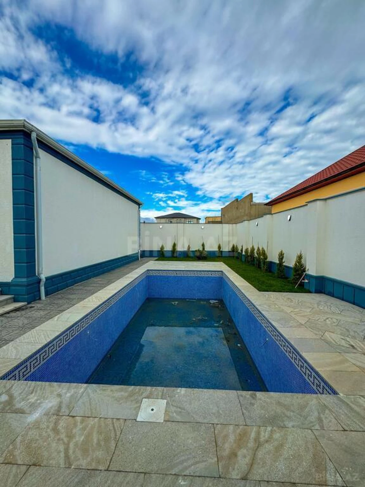 Satılır 4 otaqlı həyət evi 180 m²