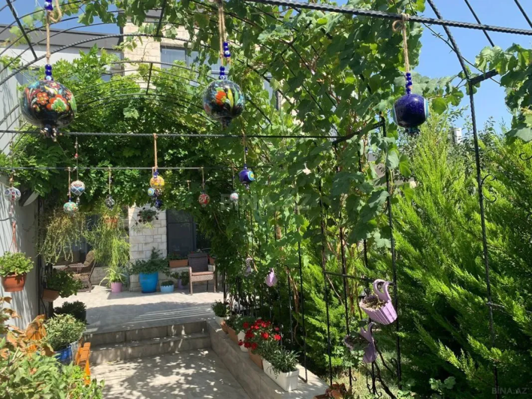 Satılır 6 otaqlı həyət evi 300 m²