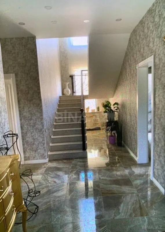 Satılır 6 otaqlı həyət evi 300 m²