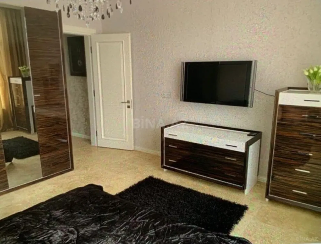 Satılır 6 otaqlı həyət evi 300 m²