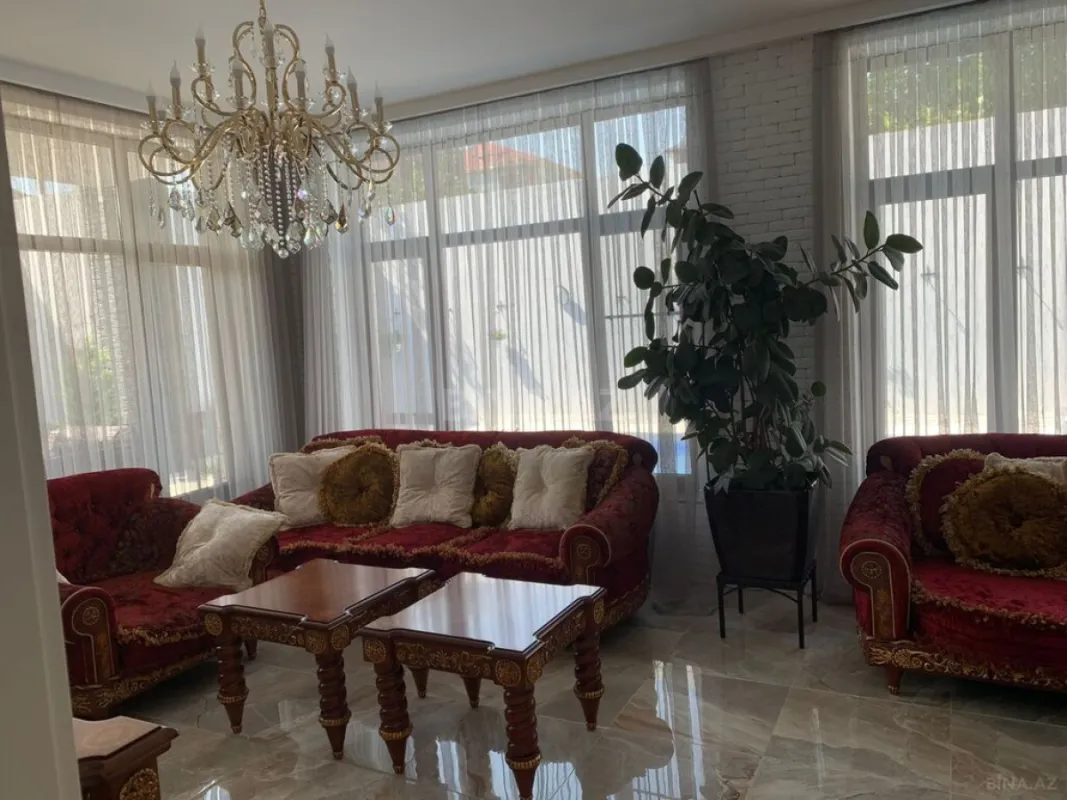 Satılır 6 otaqlı həyət evi 300 m²